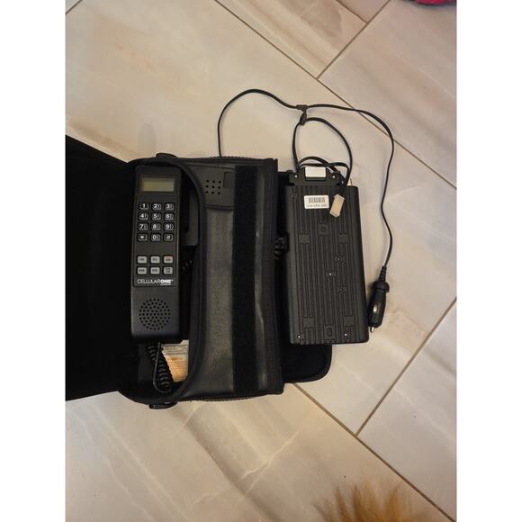 Vintage Cellular One Motorola Cellphone Model SCN2498b Mobile Bag Car Phone - Picture 1 of 16